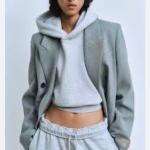 Aritzia perfect fit cozy Fleece Super Cropped Hoodie 
Size medium